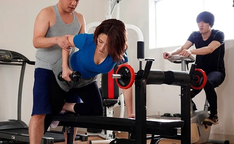 Anh xã phát hiện bà xã cắm sừng với huấn luyện viên thể hình
