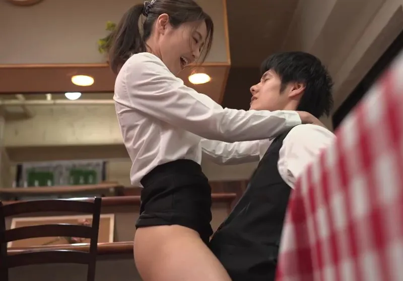 Cậu trai trẻ địt đồng nghiệp nữ có ông xã nhưng chồng “yếu”